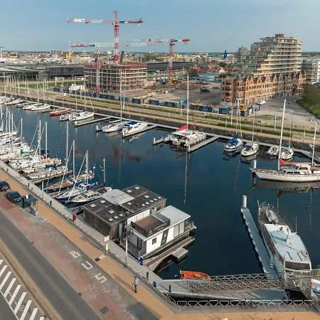 Houseboat-oostende 船屋 *